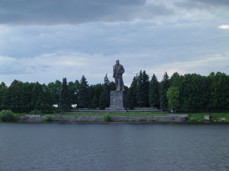 Дубна. Памятник Ленину