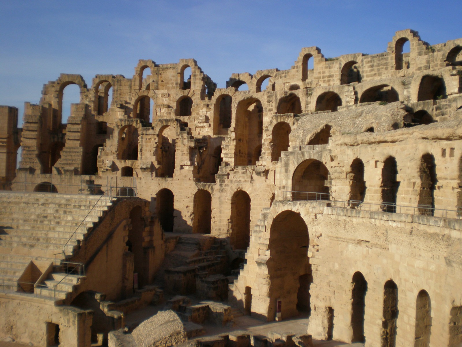 Амфитеатр в Эль-Джеме