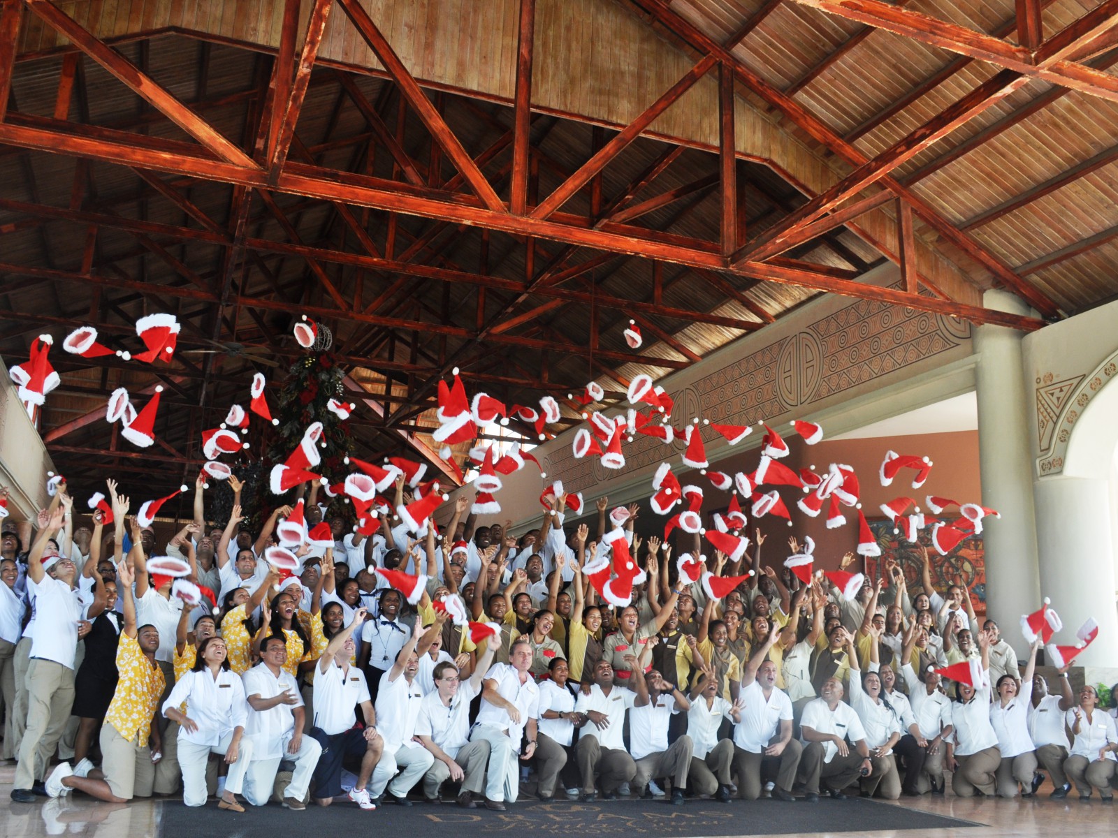 Персонал отеля Dreams Punta Cana приветствует гостей, фото Константин Исааков