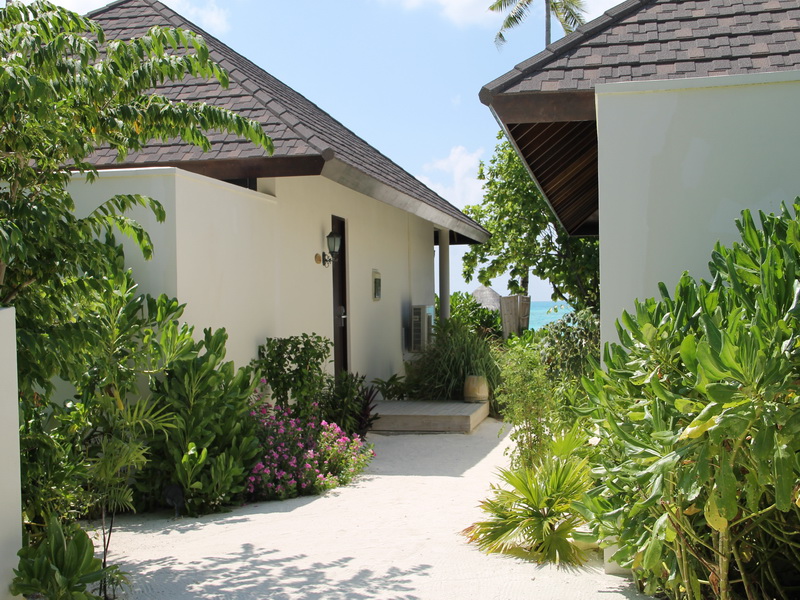 Виллы растянулись вдоль всего острова