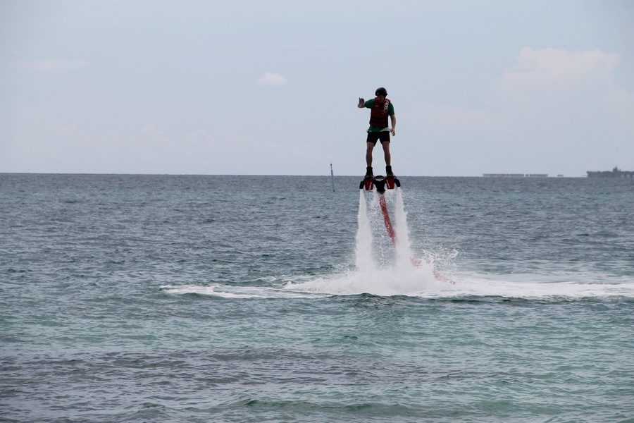 Полеты над и под водой