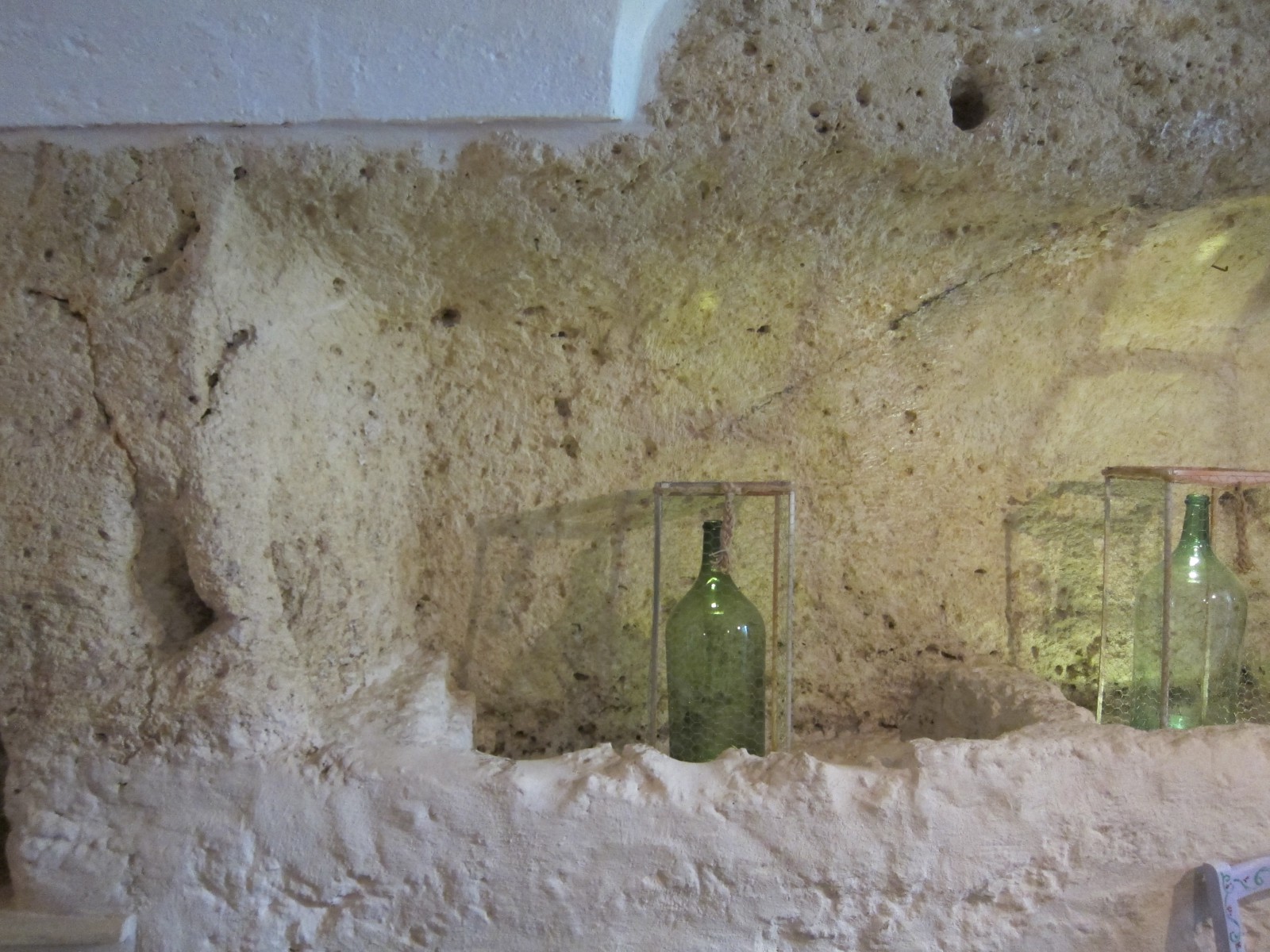 В стенах выдолблены ниши, фото Алексеев Олег