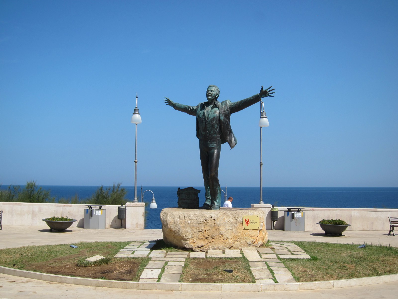 Памятник Доменико Модуньо, фото Олег Алексеев