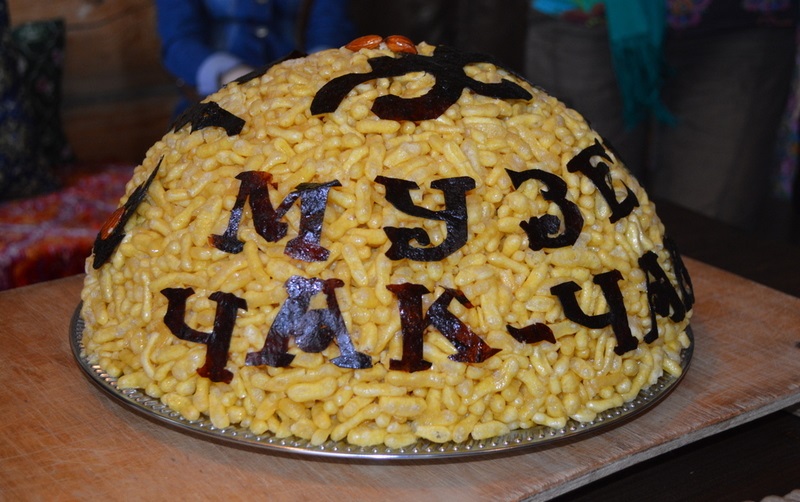 Чак-чак главное украшение любого праздничного татарского застолья