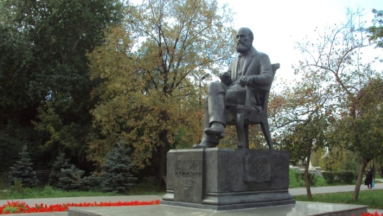 Памятник А.М. Бутлерову