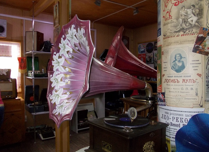 В музее граммофонов и грампластинок. © Е.Веденьева