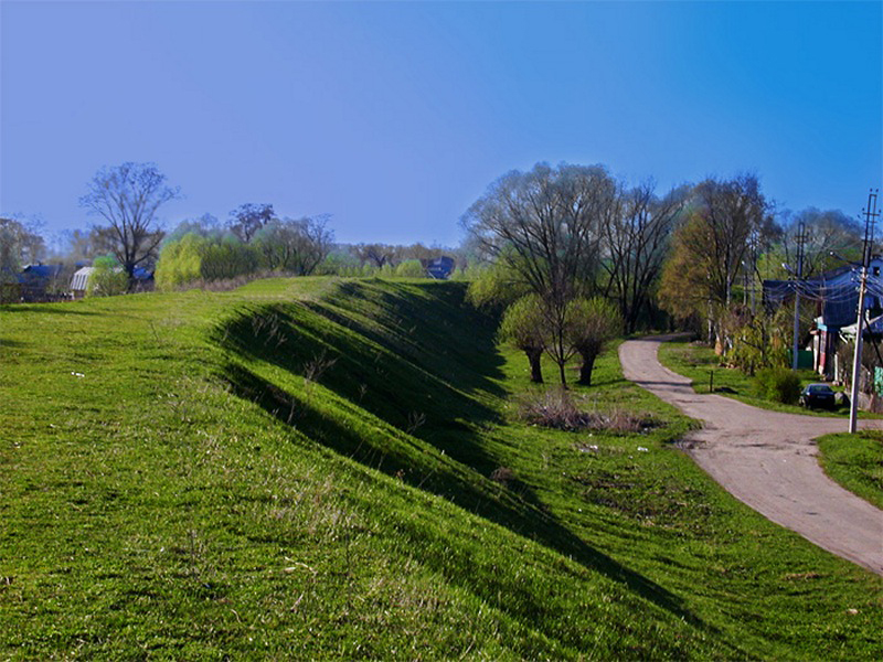 Земляной вал Переславского Кремля