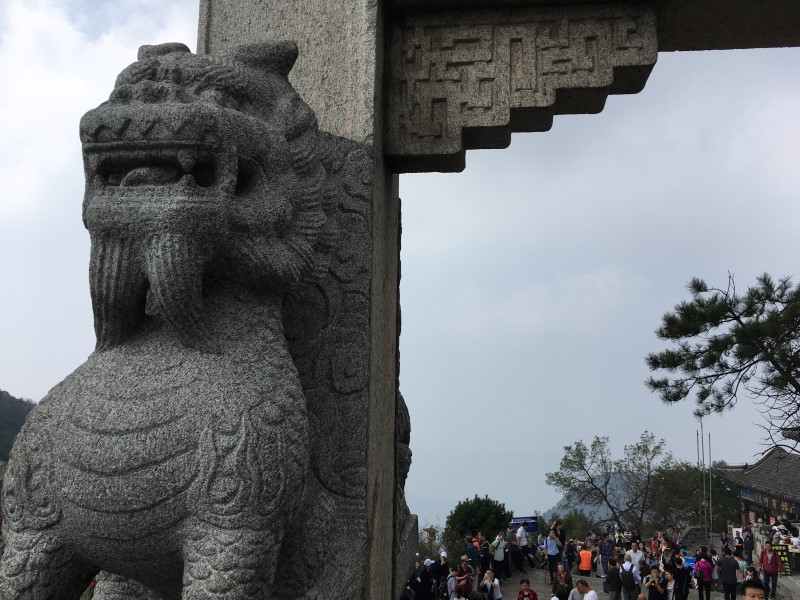 Тайшань - священная гора Китая, поэтому здесь всегда многолюдно, © А.Полянская