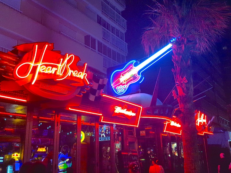 Молодежь со всей Европы съезжается на праздники в Бенидорм, © Нестерова М.