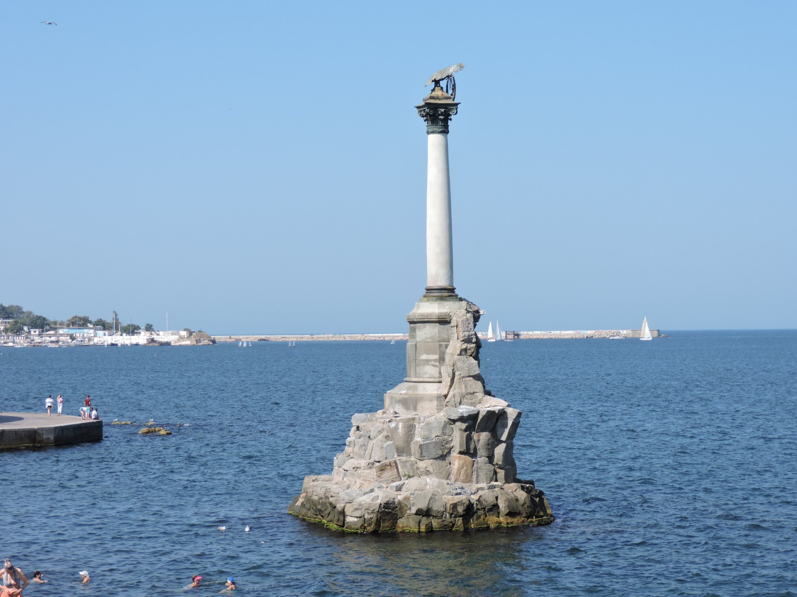 Памятник затопленным кораблям, © Ф. Юрин