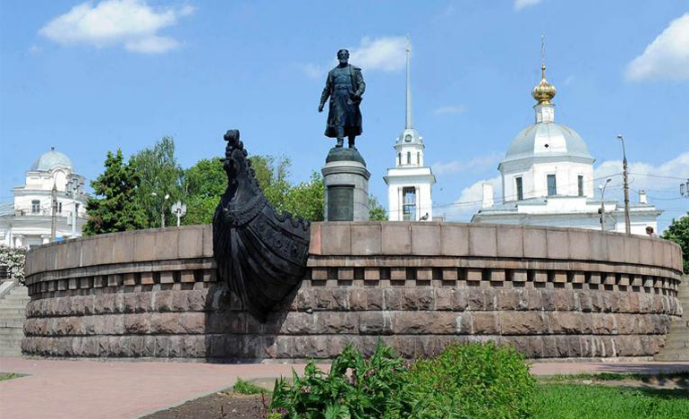Памятник Афанасию Никитину в Твери